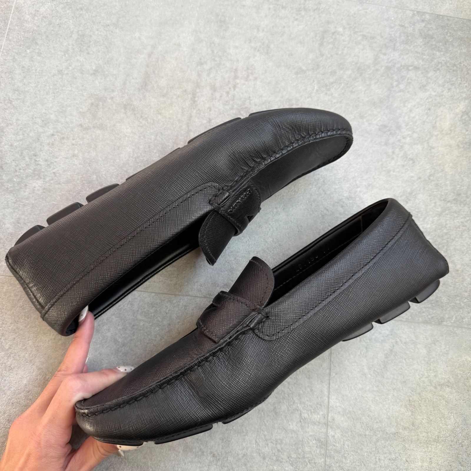 PRADA プラス サフィアーノレザー ロゴ ドライビングシューズ