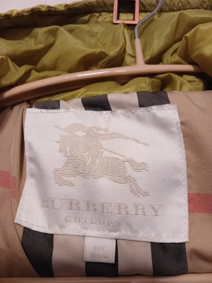 バーバリーキッズ 男の子 フード ベスト 12 y