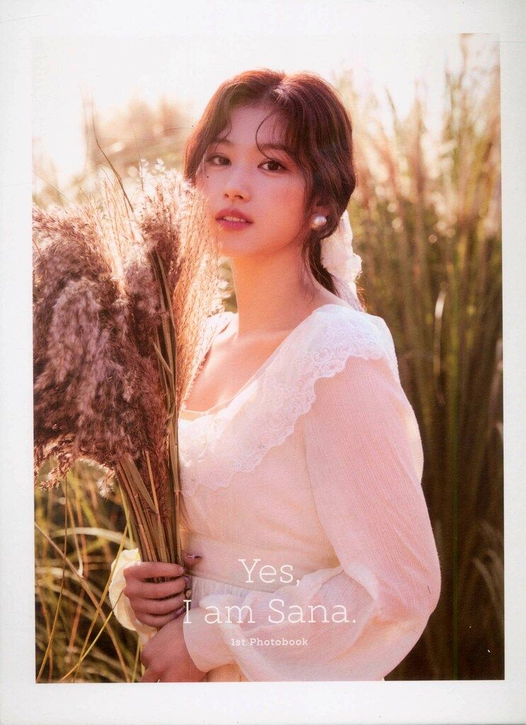 TWICE White ver. サナ Yes,I am Sana.1st PHOTO BOOK - メルカリ