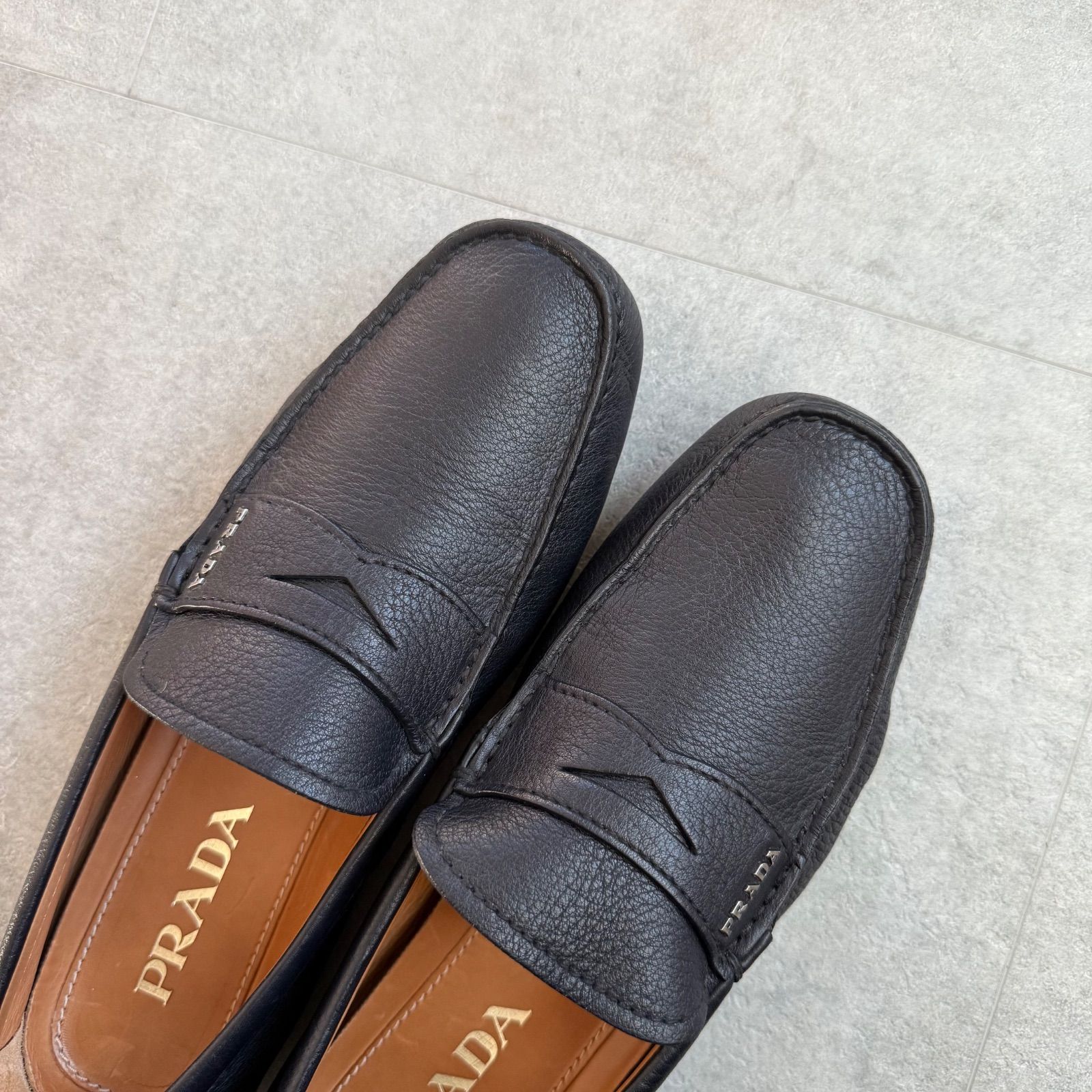 PRADA ローファー ドライビングシューズ ロゴ型押し レザー 26.5 PRADA プラダ レザー ドライビングシューズ ロゴ ブラック 黒