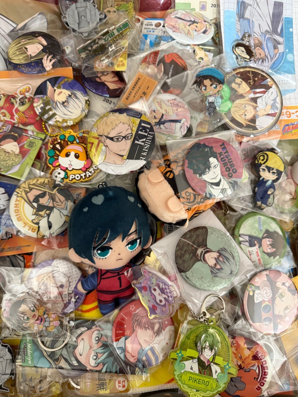 大特価！ アニメグッズ等 缶バッジ キーホルダー クリアファイル