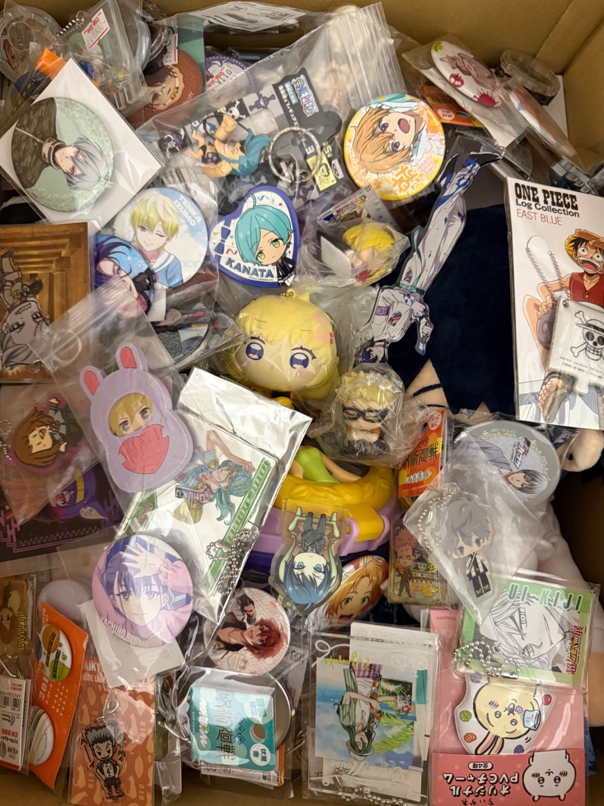 大特価！ アニメグッズ等 缶バッジ キーホルダー クリアファイル