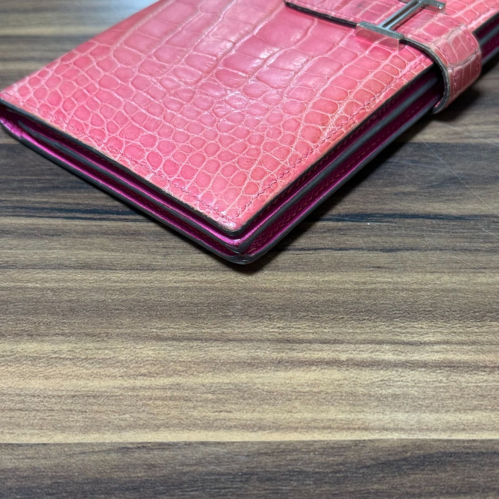 美品 エルメス HERMES ベアン アリゲーター ピンク 二つ折り長財布 美品 エルメス HERMES ベアン アリゲーター ピンク 二つ折り長財布
