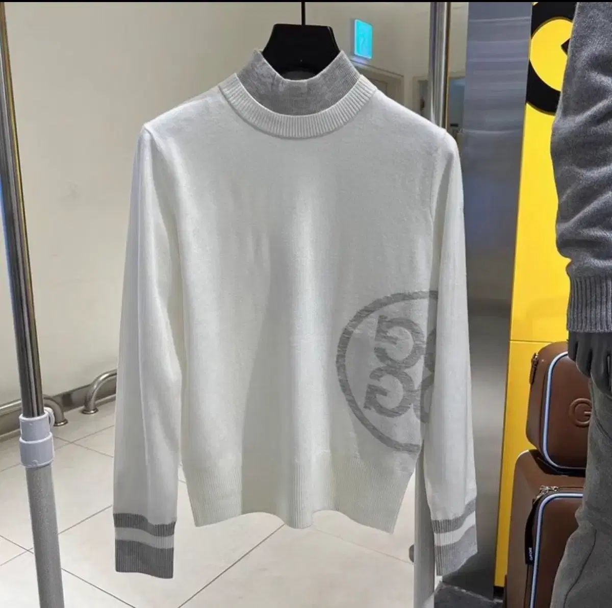 レディース ゴルフ 防風ニット M Lサイズ 現物