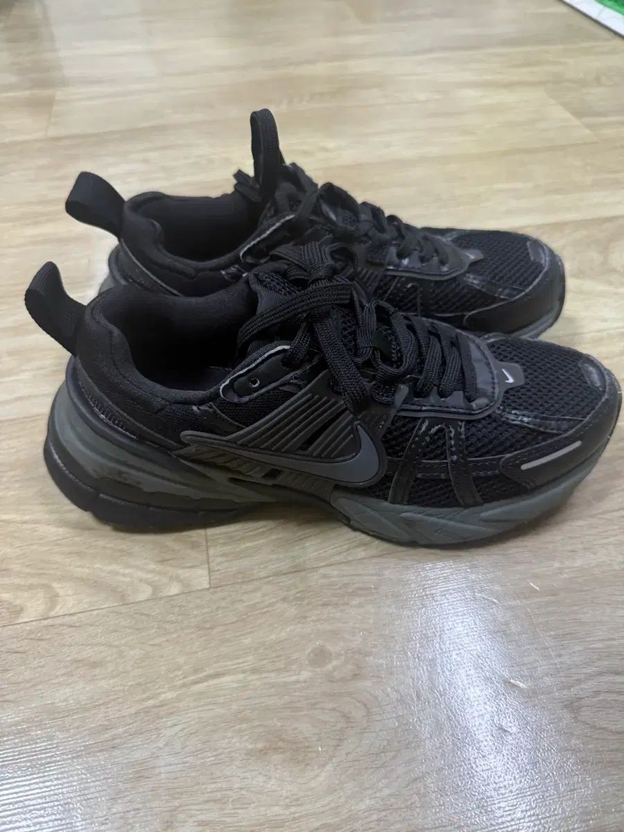 ナイキ v 2 k RUN ブラック 250 mm