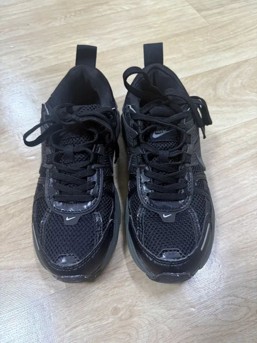 ナイキ v 2 k RUN ブラック 250 mm