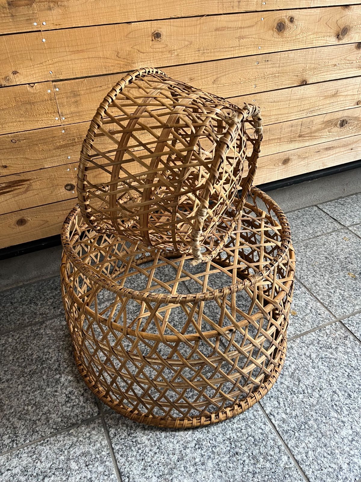 根曲竹台付カゴ 大型収納かご 古道具 バスケット 特大 小 大編み込み 竹編み籠 野菜籠 山菜籠 古民具 インテリア