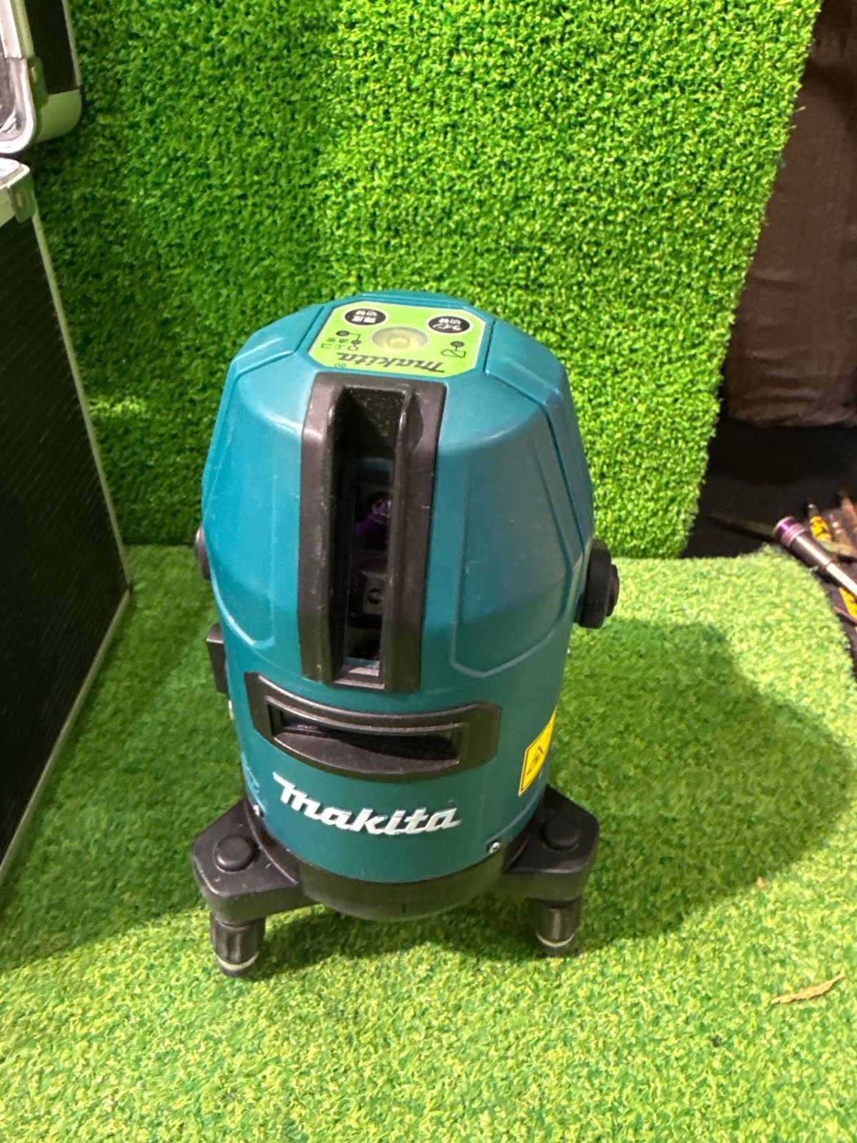 サー189 マキタ SK 10 GD 充電式屋内 屋外兼用墨出し器 バッテリ 充電器 取説 ケース有 ケースに割れ有