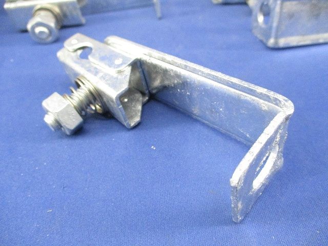 吊ボルト振れ止め金具(亜鉛)(20個入)(キズ・汚れ有) Z-DYR1S-W3 【公式