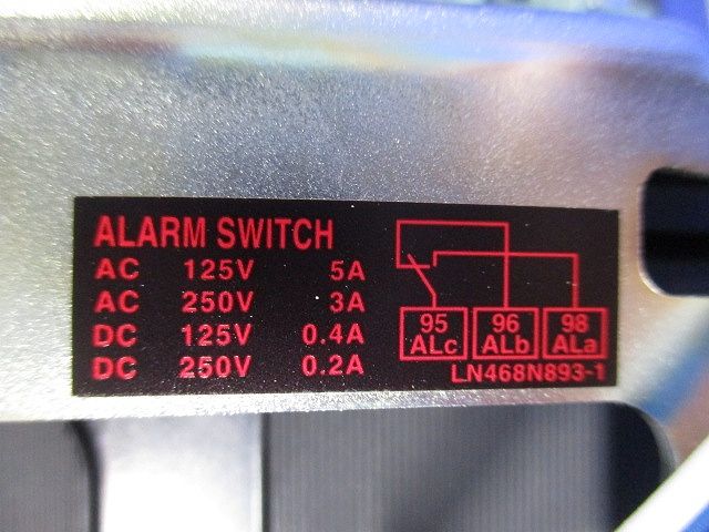  ノーヒューズブレーカ3 P 60 A アラームスイッチ付 箱違い キズ 汚れ有 NF 125 HV 布テープ 電設資材 材料 資材