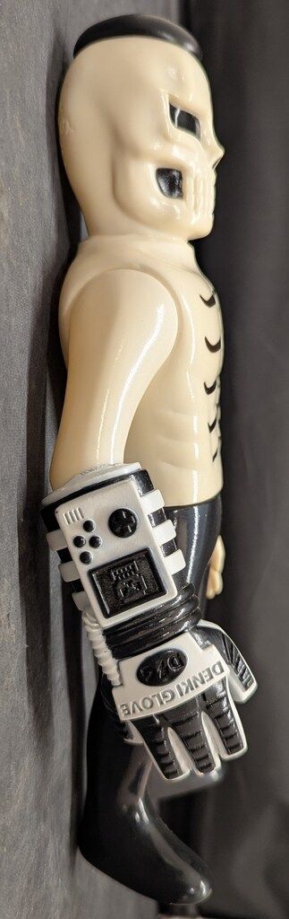 PUNKDRUNKERS/SKULLTOYS ガイツ/上半身白/ズボン黒/DENKI GLOVE付