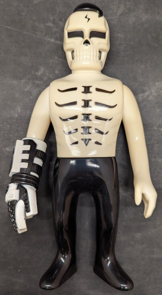 PUNKDRUNKERS/SKULLTOYS ガイツ/上半身白/ズボン黒/DENKI GLOVE付