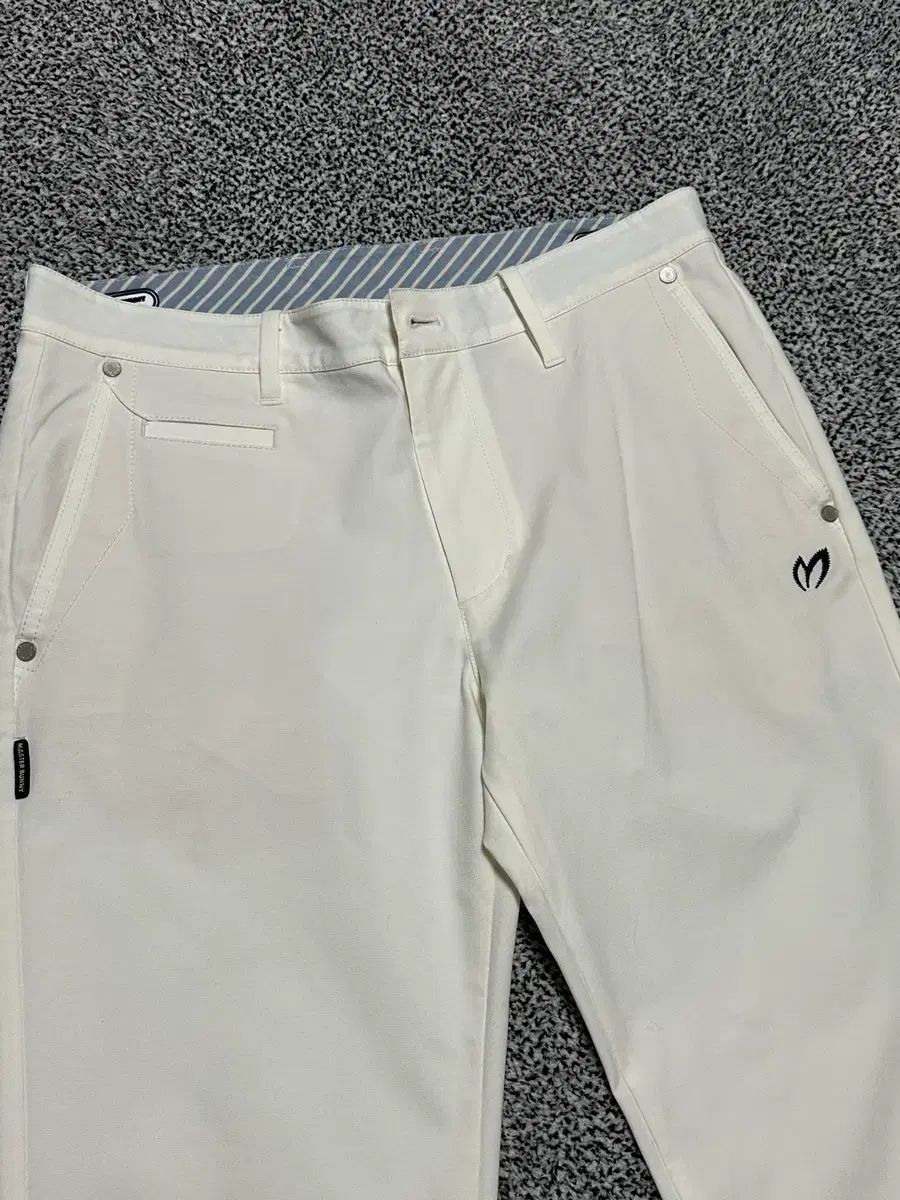 マスターバニーエディション メンズ32 ゴルフ SWING ズボン