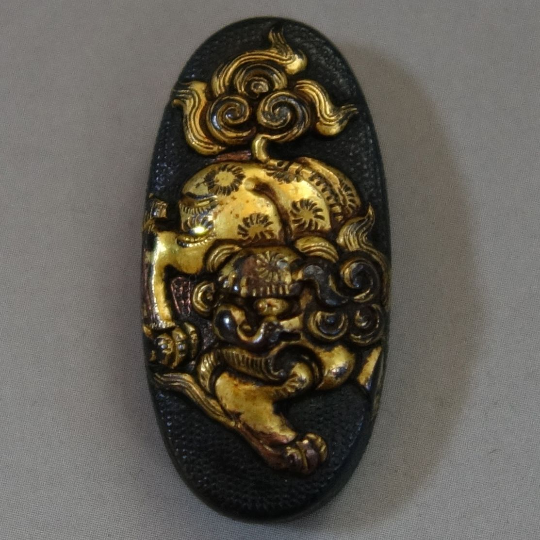 縁頭 【 赤銅魚々子地 獅子図縁頭 】(箱付き) 日本刀 刀装具 鐔 鍔