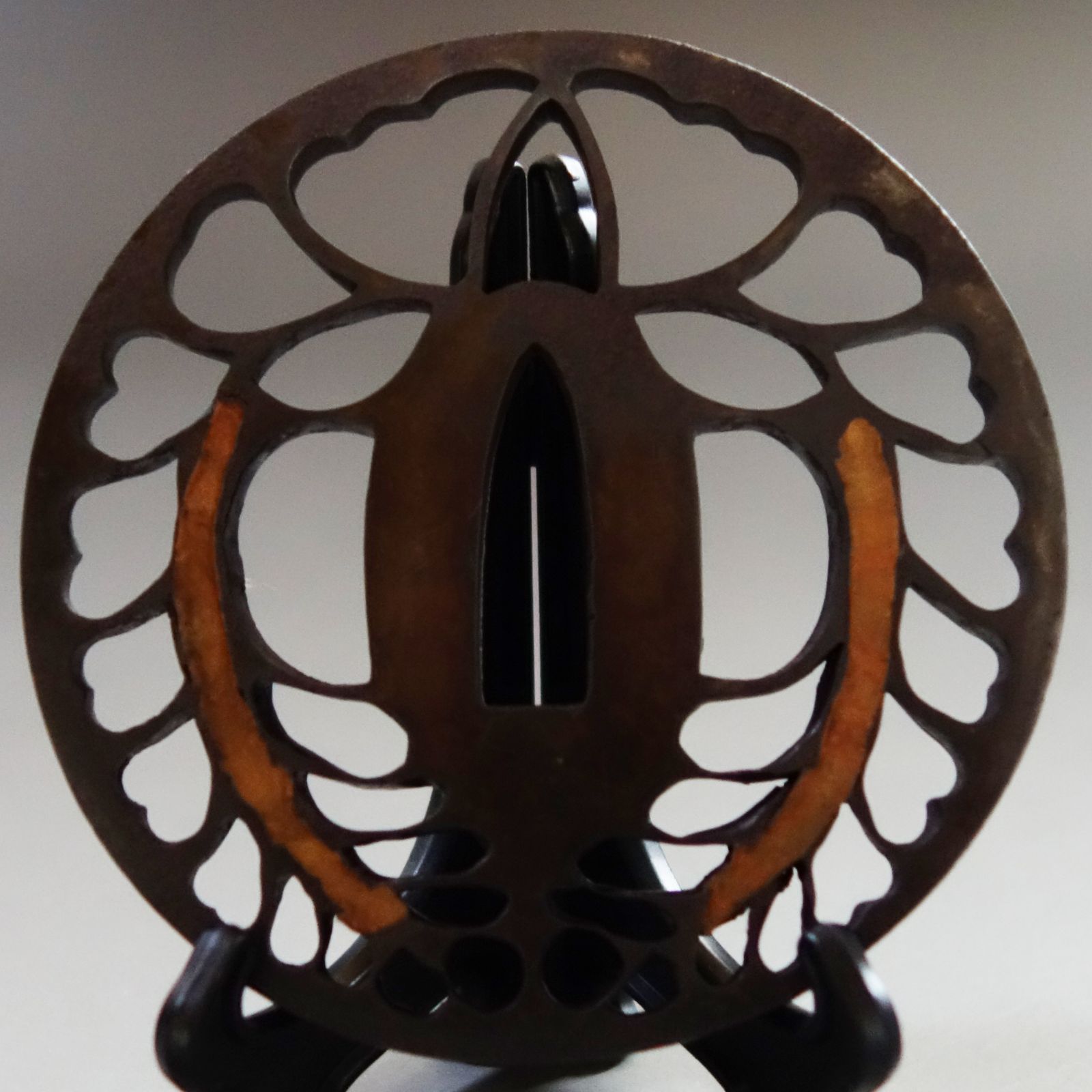 鍔３ 鉄製　二天 刀装具　時代　古玩　当時物　骨董品 鍔 【 鉄地 尾張 雁金分銅透鍔 】 日本刀 刀装具 鐔 骨董 古美術