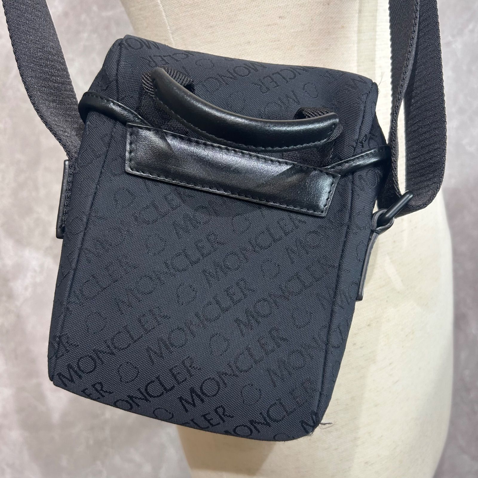 MONCLERモンクレール ショルダーバッグ スプレッド クロスボディ