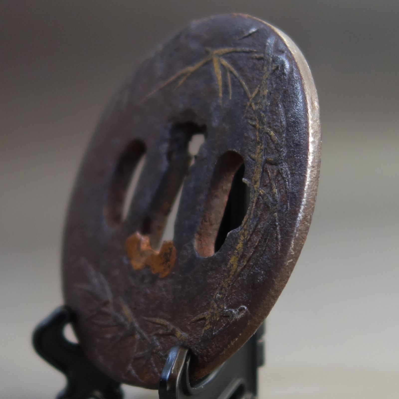 鍔 【 鉄地 鋤出彫 金布目象嵌 竹図鍔 】 日本刀 刀装具 鐔 骨董 古