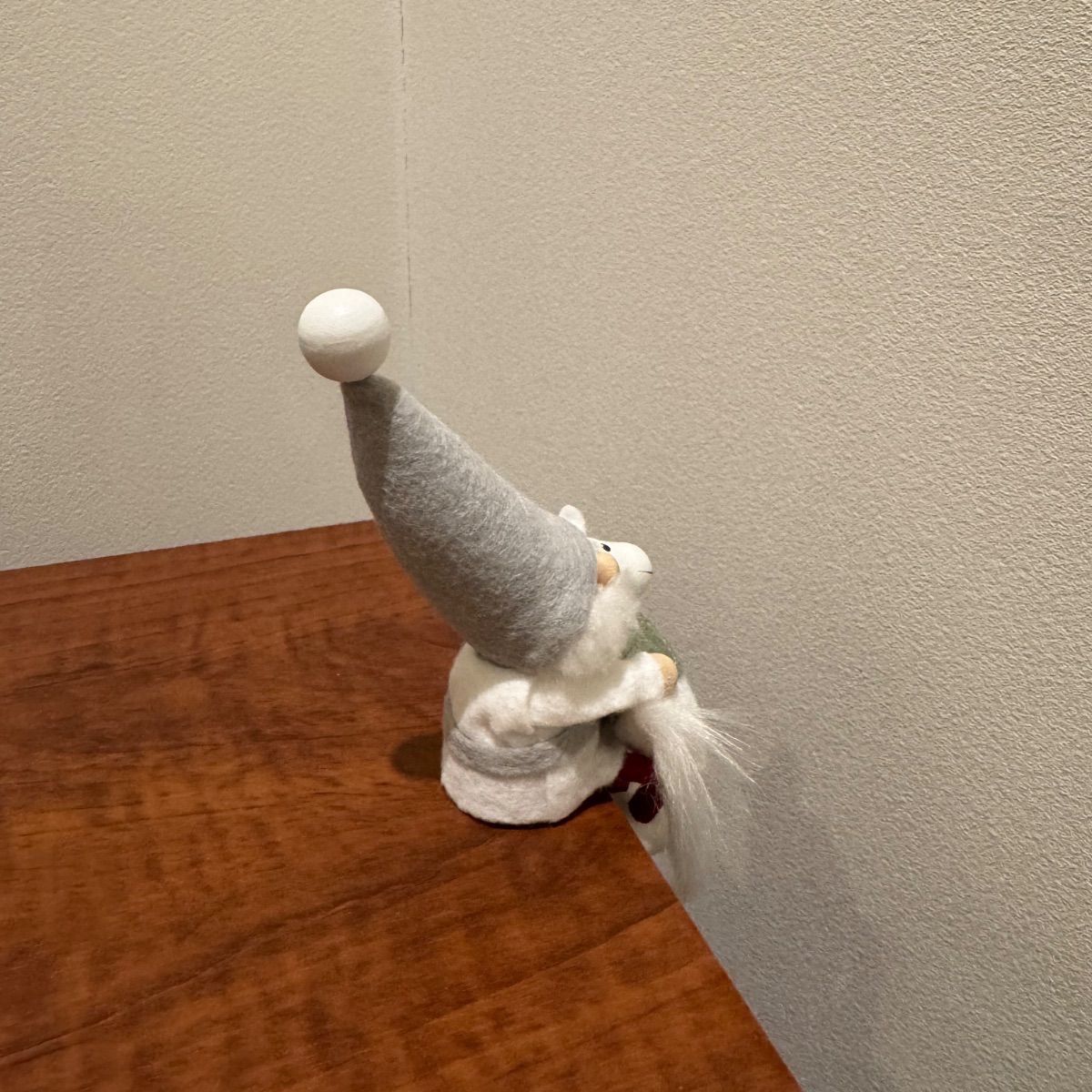 馬を抱えたサンタ