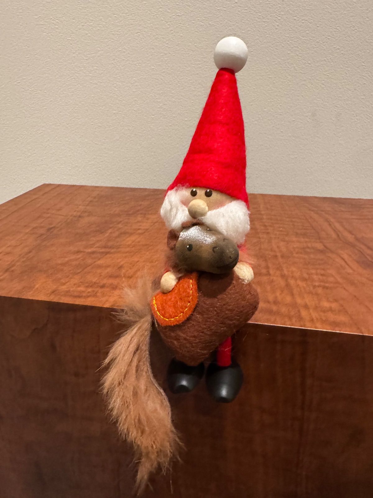 ノルディカニッセ 馬を抱えたサンタ レッド