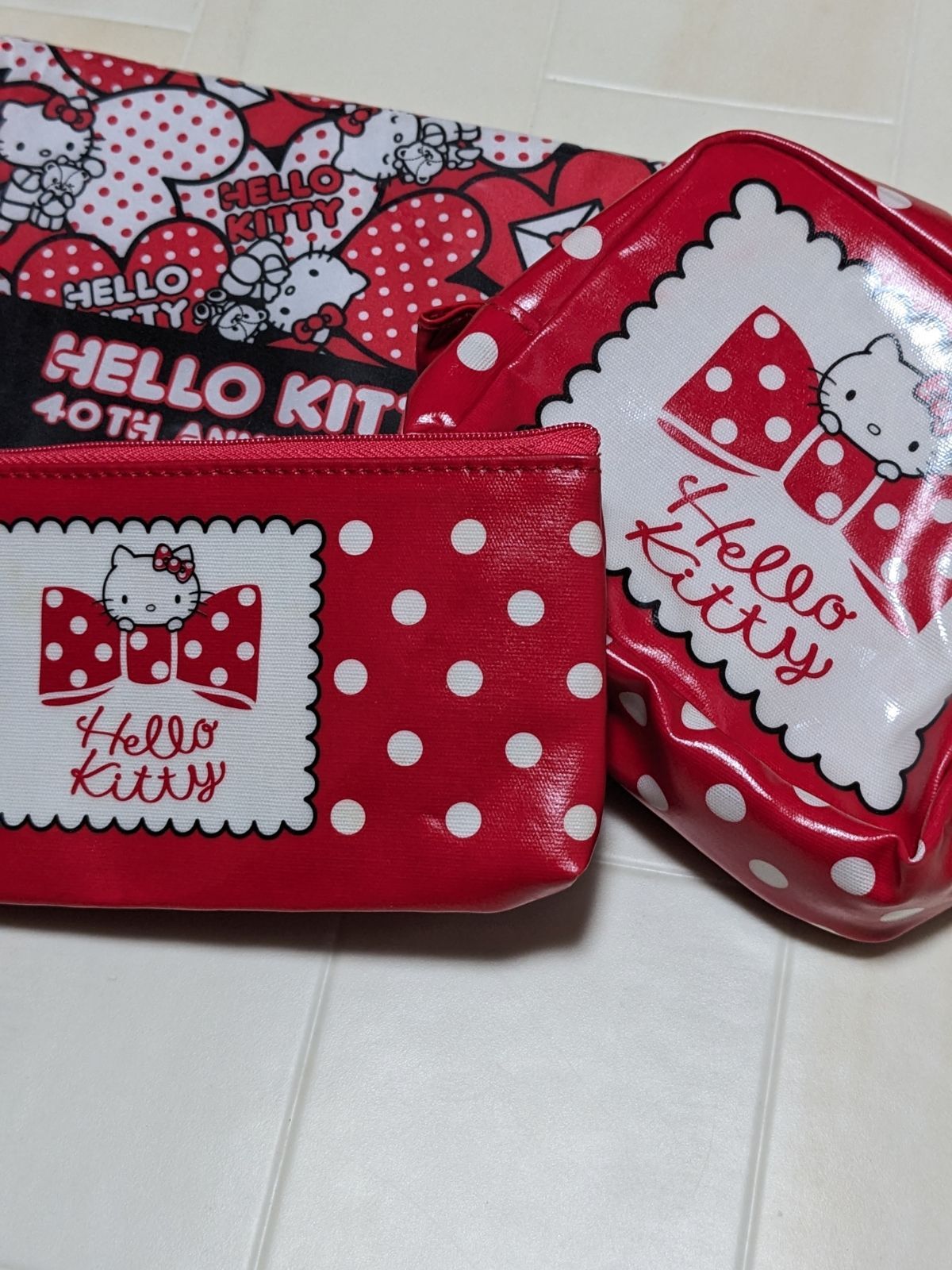 ☆赤HELLOKITTYポーチまとめて3点 - メルカリ