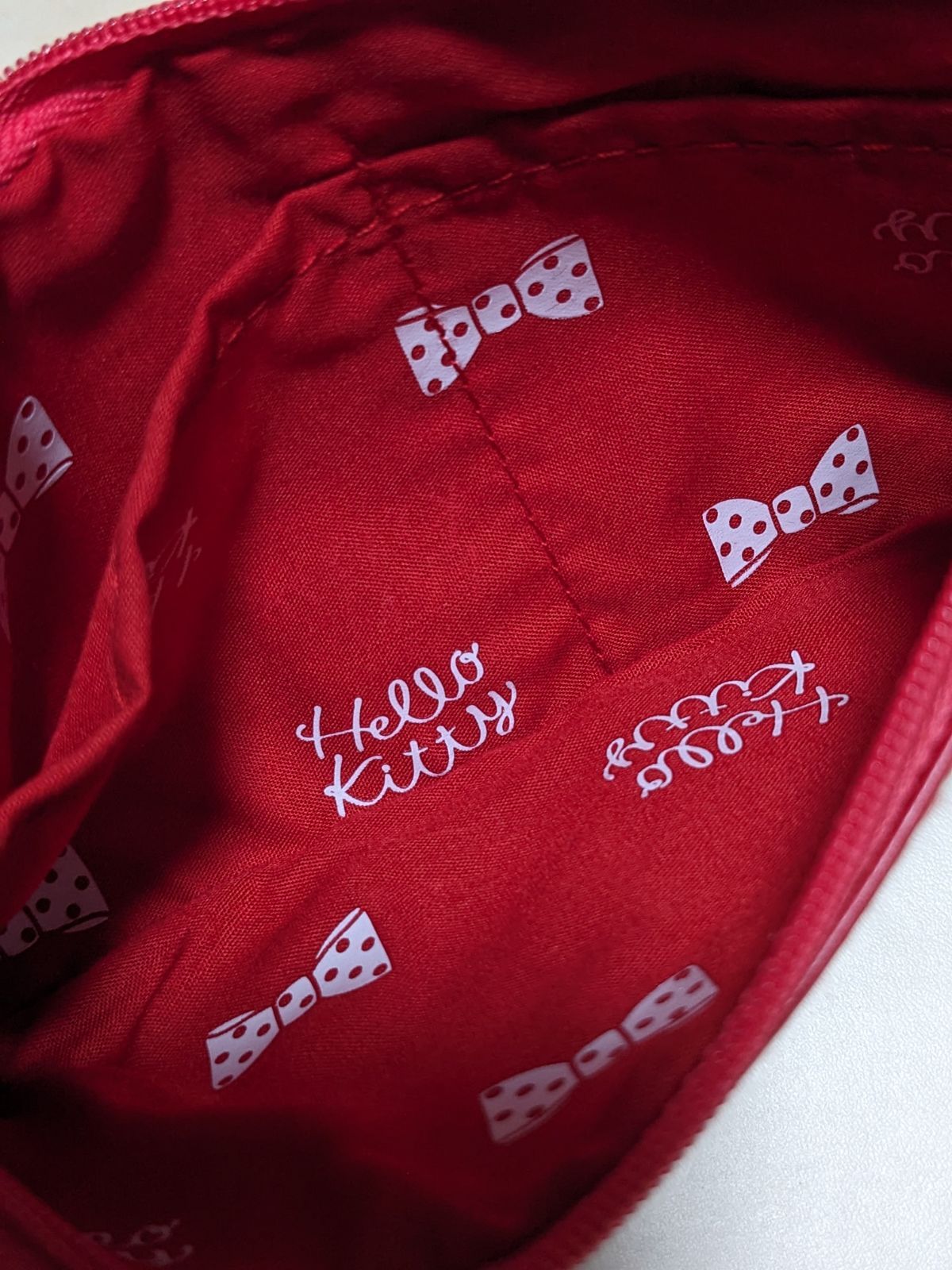 ☆赤HELLOKITTYポーチまとめて3点 - メルカリ