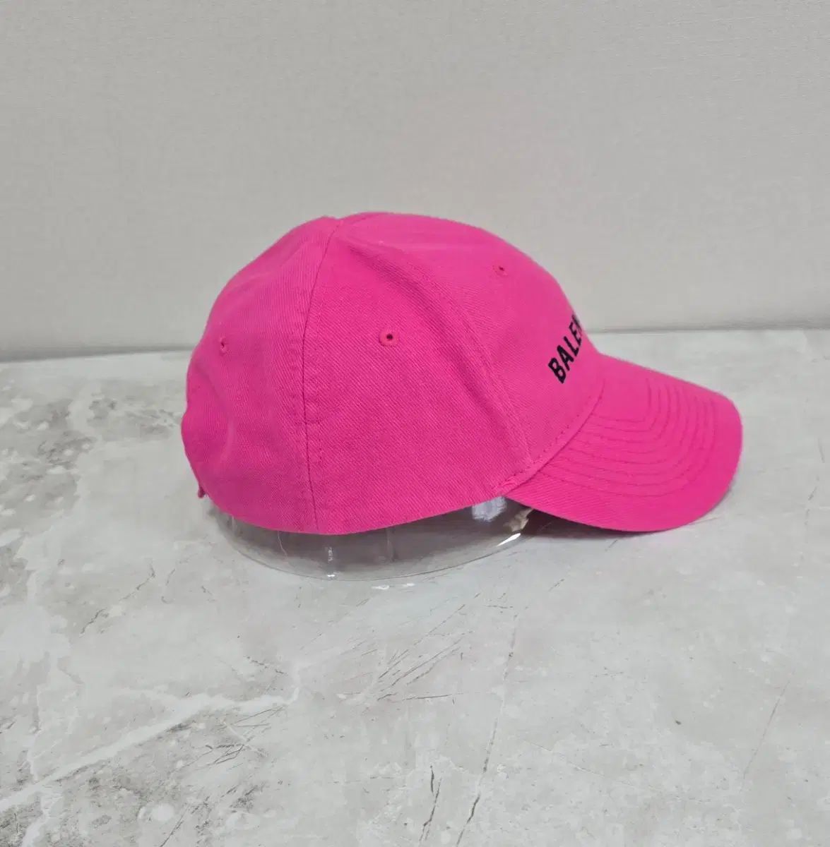 バレンシアガ ロゴ ベースボールキャップ 帽子 Lサイズ ピンク 出品