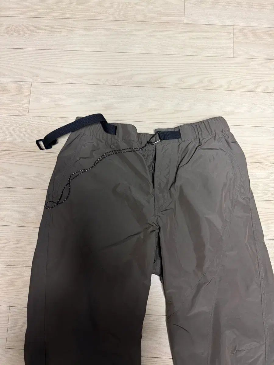 MUSINSA ムシンサ シティ レジャー NP ストラクチャー ストラクチャード ベルト付き パンツ マッド グレー