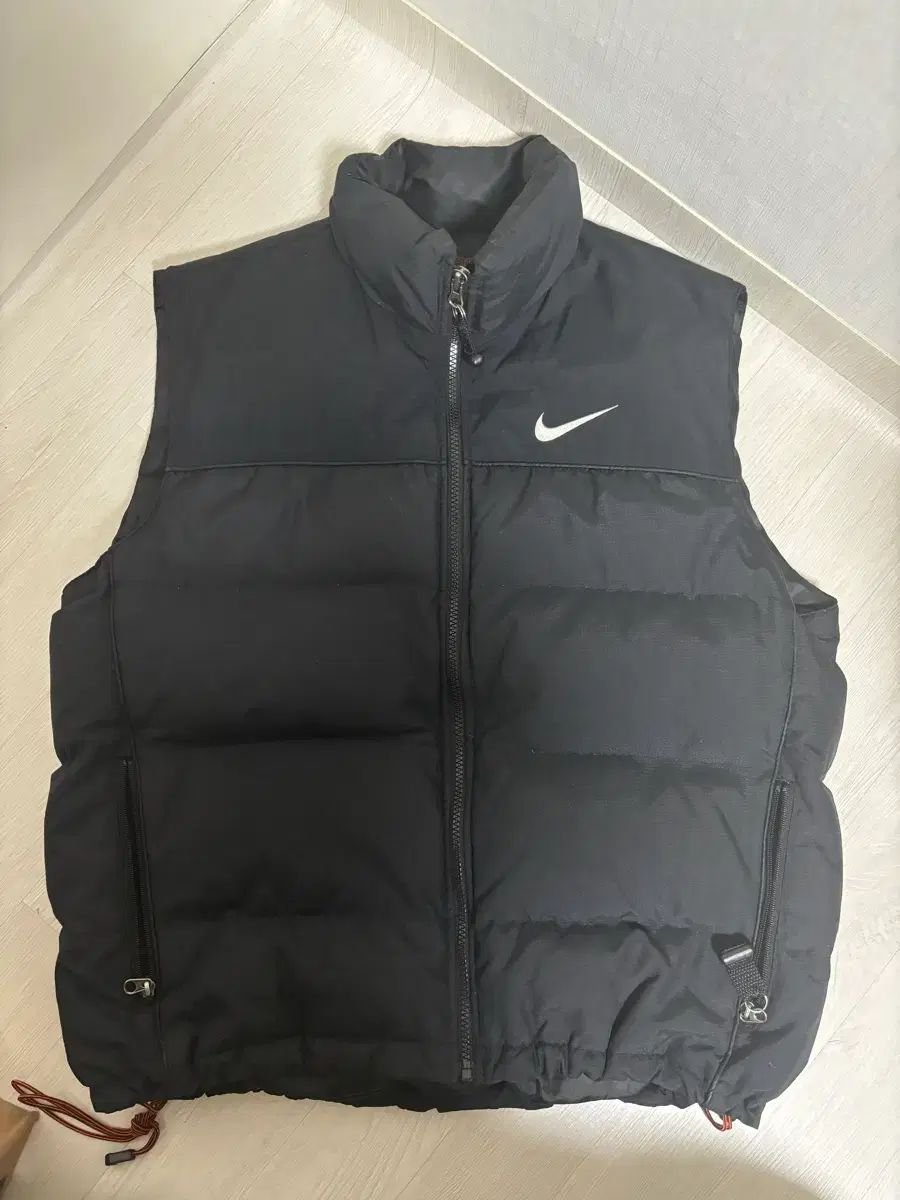 NIKE ACG ダウンベスト - メルカリ