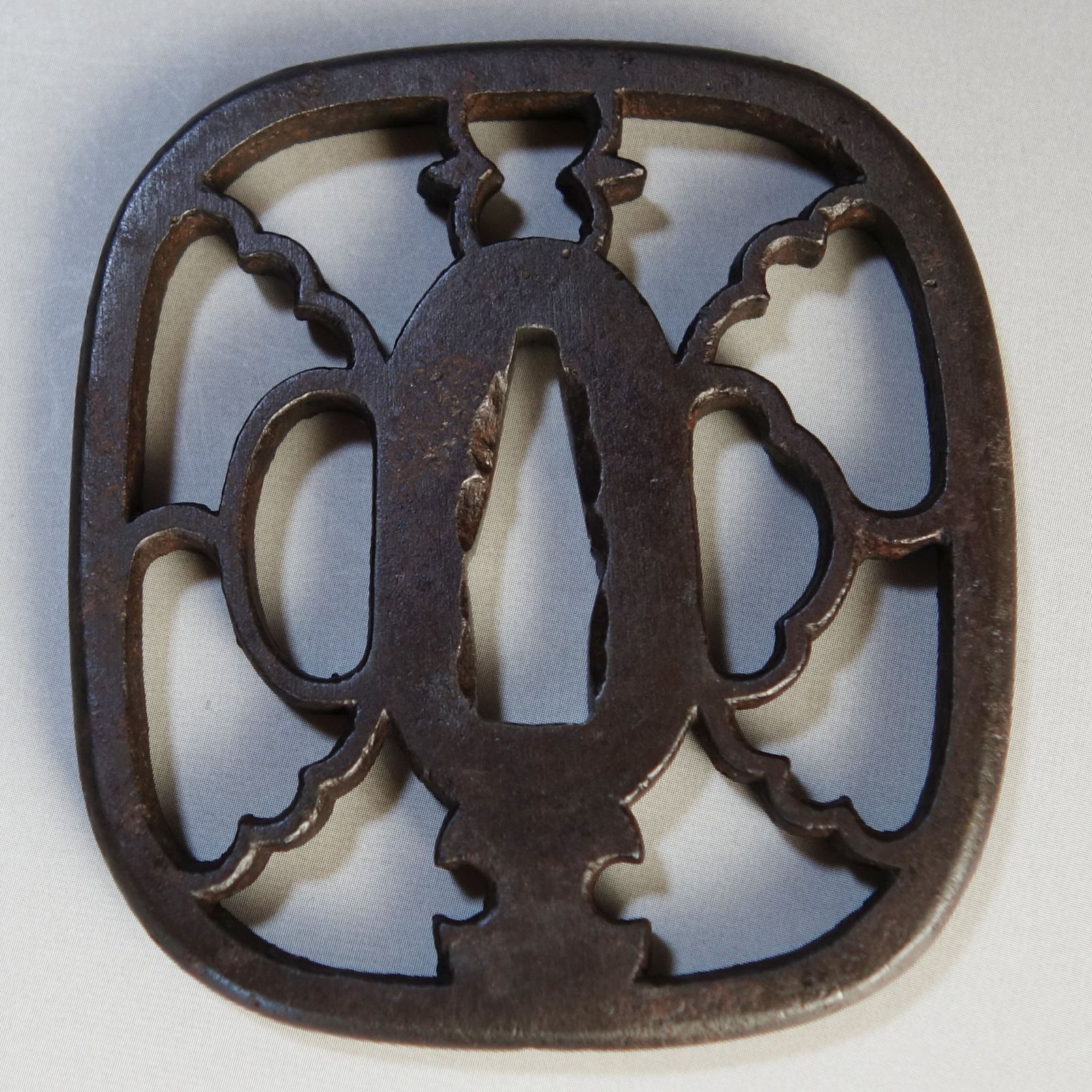 鍔 【 鉄地 尾張 雁金分銅透鍔 】 日本刀 刀装具 鐔 骨董 古美術