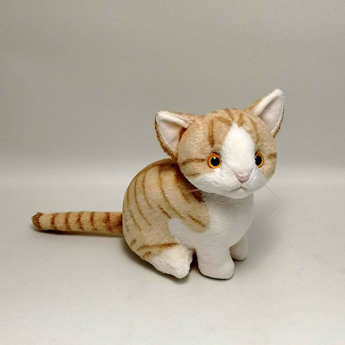  茶トラ白猫ぬいぐるみ ねこにゃ茶トラ白 イエローアイ ハンドメイド ぬいぐるみ ぬいぐるみ 人形 置物