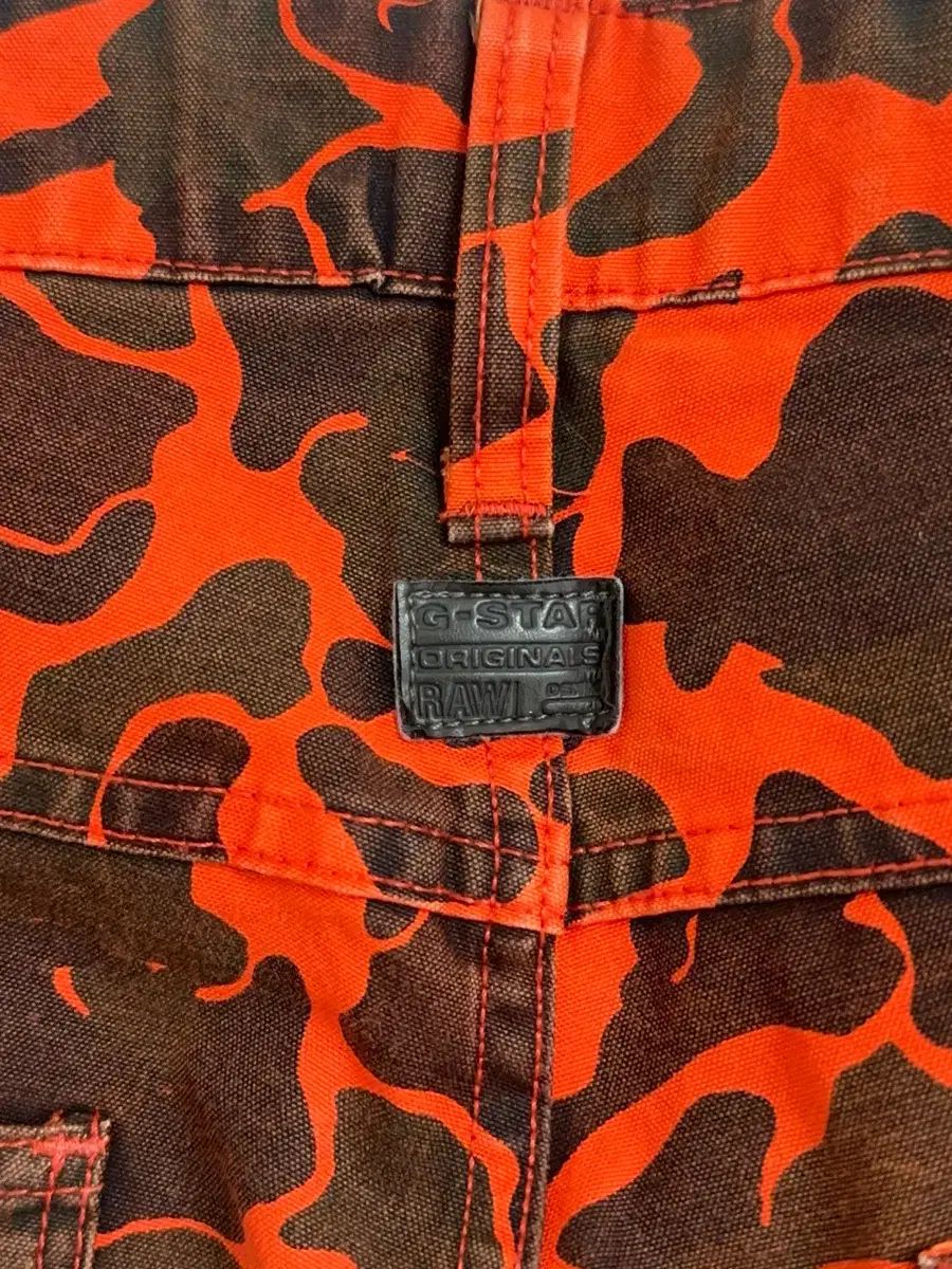 Dテーパード レッドカモフラージュパンツ