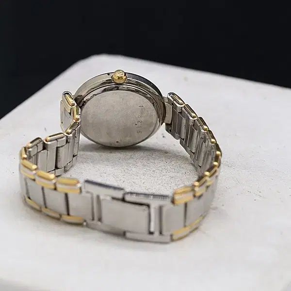 バーバリー GOLD SILVER メタル リストウォッチ 8000 QZ 白 レディース