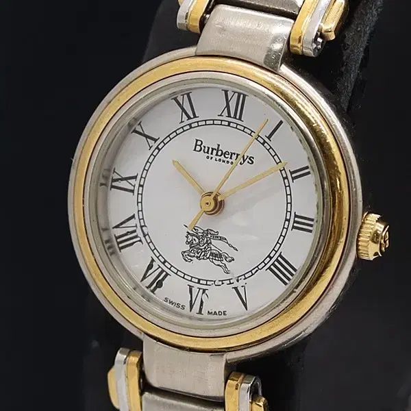 バーバリー GOLD/SILVER メタル リストウォッチ BURBERRY 8000 QZ 白