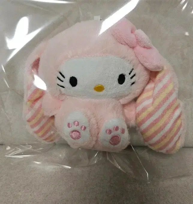 新品　キティ　ロップイヤー　ぬいぐるみ ロップイヤーうさぎハローキティぬいぐるみキーホルダー - メルカリ