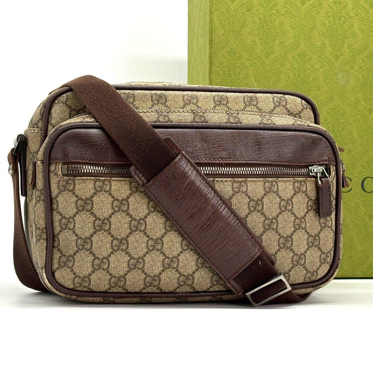 成熟を纏う一品】 GUCCI グッチ GGスプリーム ショルダーバッグ カメラ