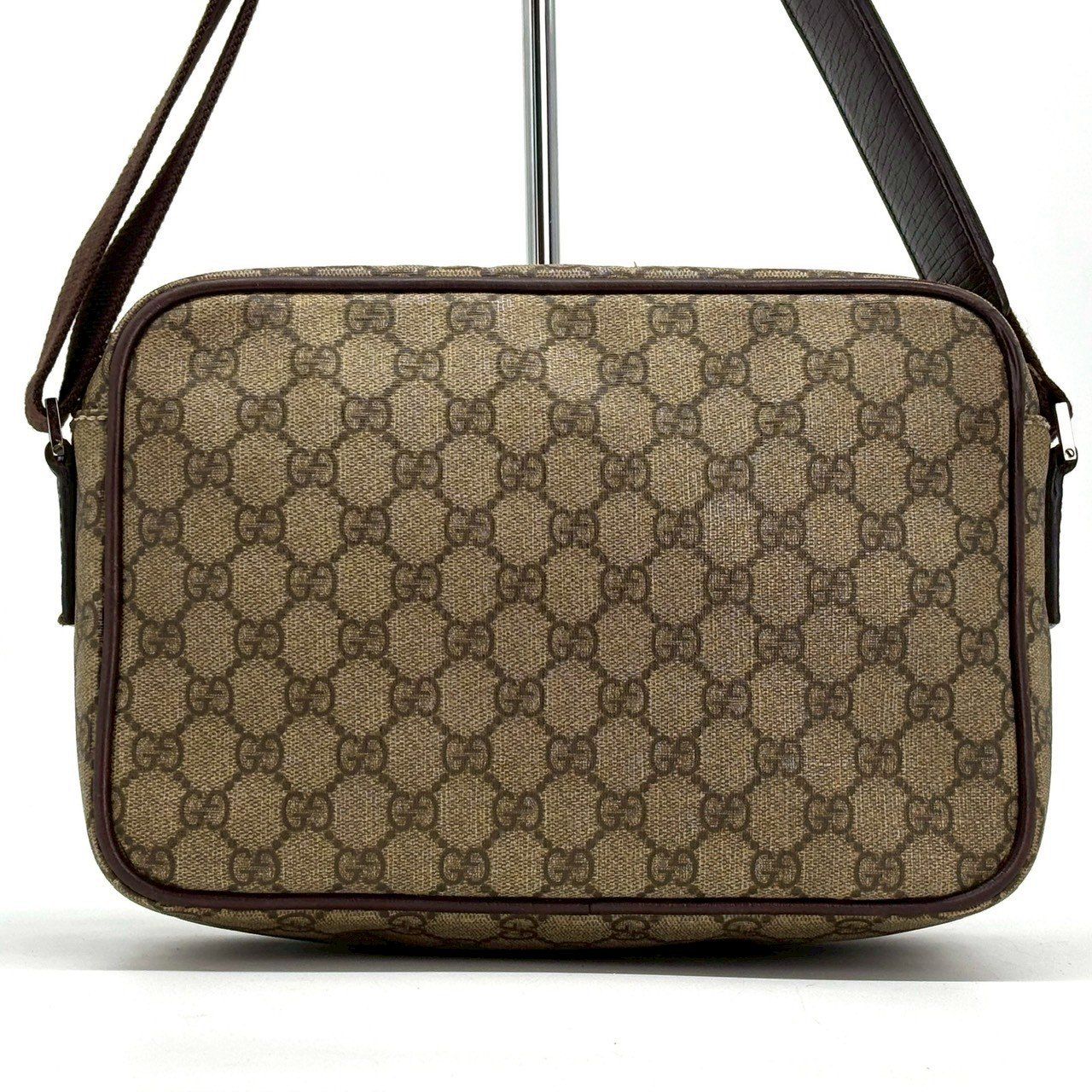 成熟を纏う一品】 GUCCI グッチ GGスプリーム ショルダーバッグ カメラ
