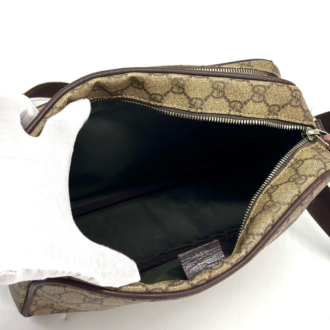 成熟を纏う一品】 GUCCI グッチ GGスプリーム ショルダーバッグ カメラ