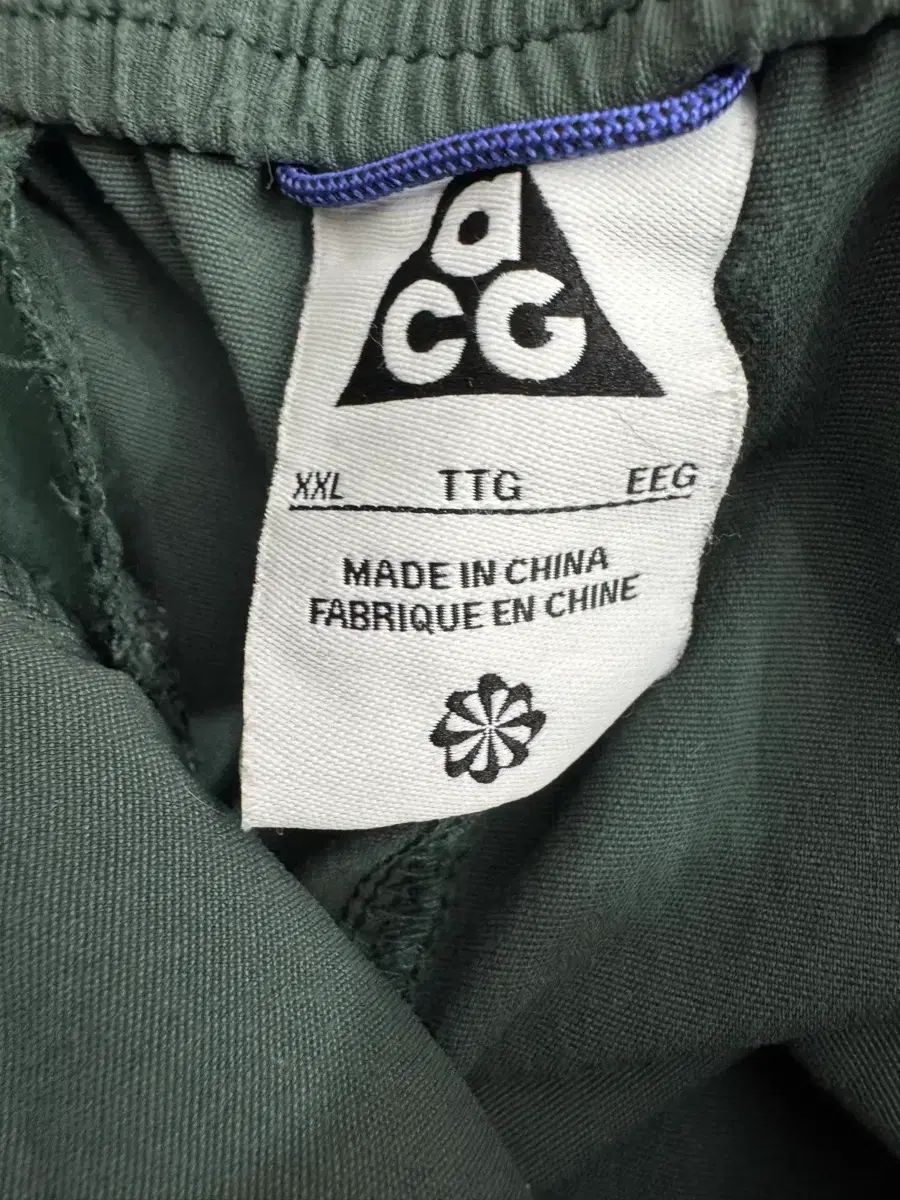 ハイキング パンツ