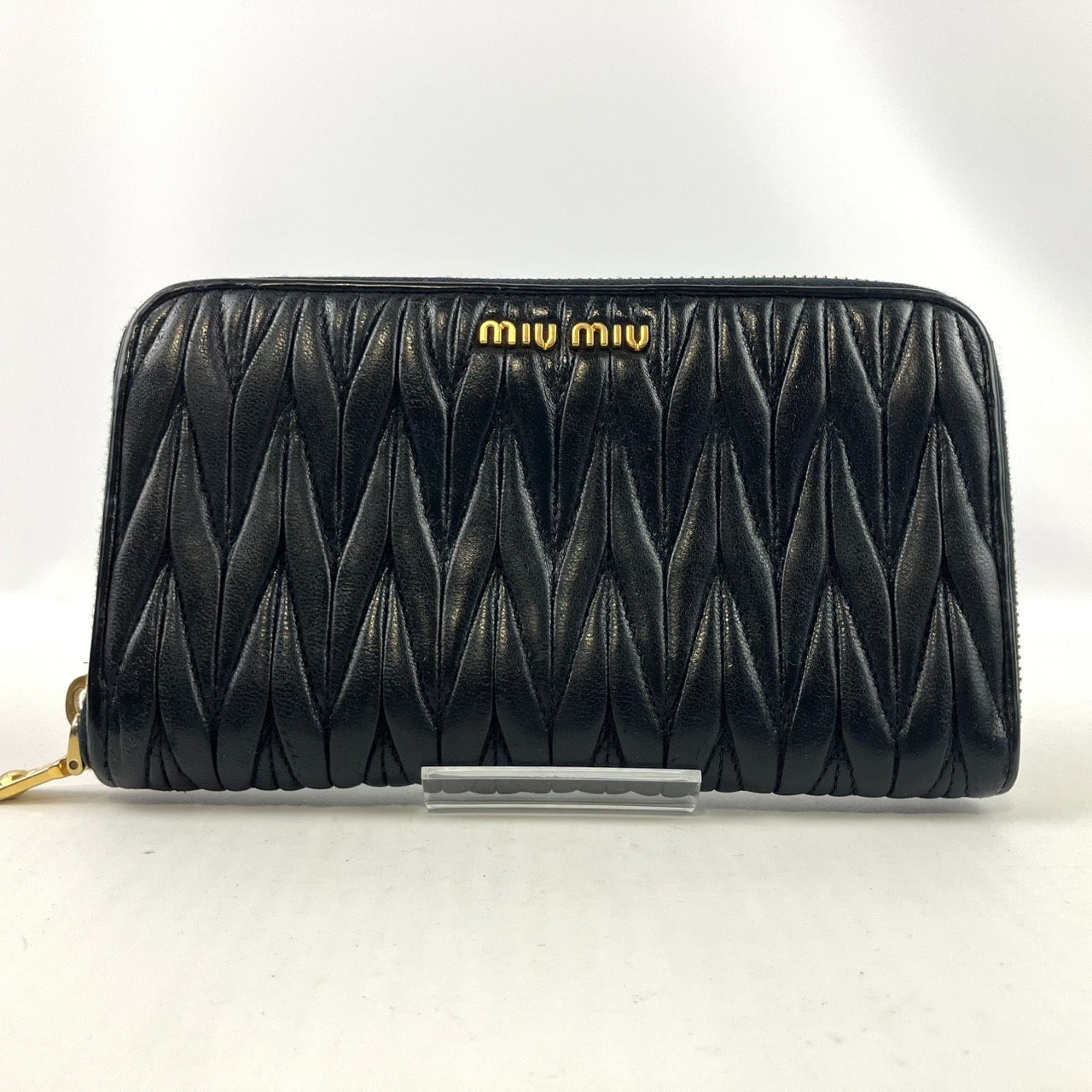 miumiu ミュウミュウ 長財布 マトラッセ ラウンドジップ レザー ロゴ