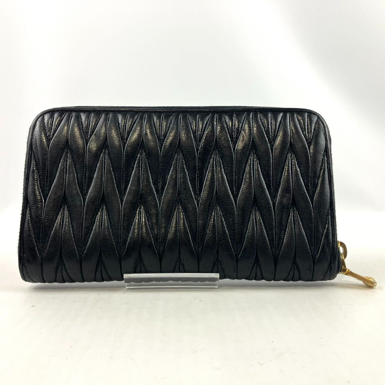 miumiu ミュウミュウ 長財布 マトラッセ ラウンドジップ レザー ロゴ