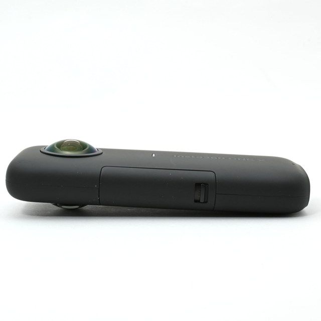  Insta 360 ONE X 高画質360度アクションカメラ 手ぶれ補正 コンパクト 旅行 Vlog スポーツ撮影に最適 インスタ360 アクションカメラ ウェアラブルカメラ本体