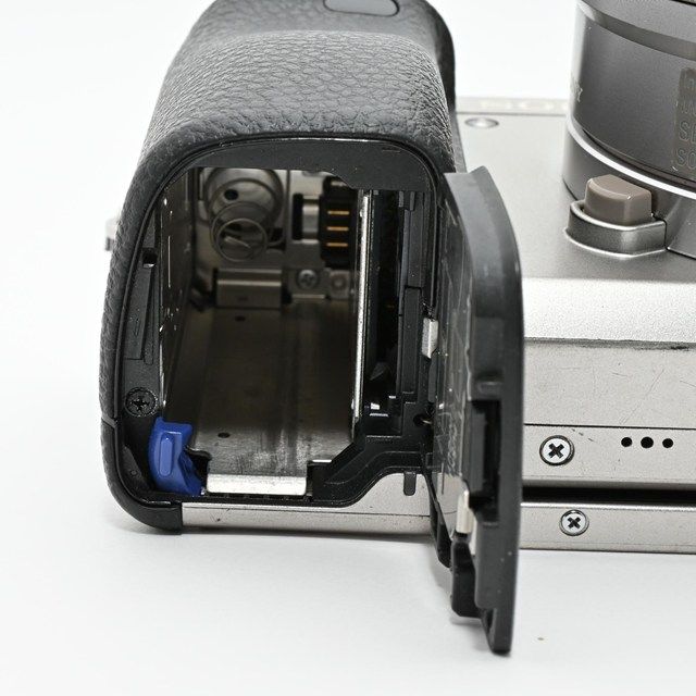 並品＞ SONY α6000 パワーズームレンズキット シルバー ILCE-6000L