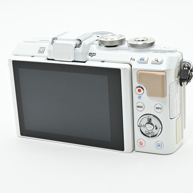 美品＞ OLYMPUS PEN Lite E-PL7 14-42mm EZレンズキット シルバー