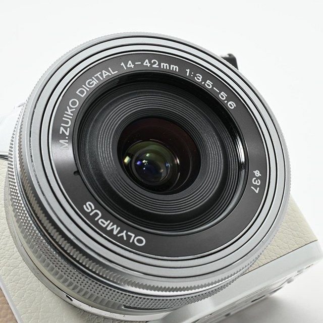 美品＞ OLYMPUS PEN Lite E-PL7 14-42mm EZレンズキット シルバー
