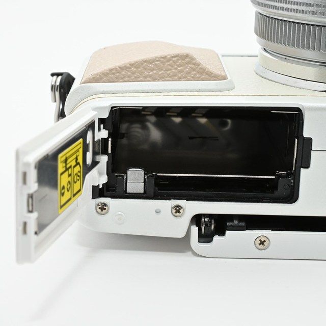 美品＞ OLYMPUS PEN Lite E-PL7 14-42mm EZレンズキット シルバー