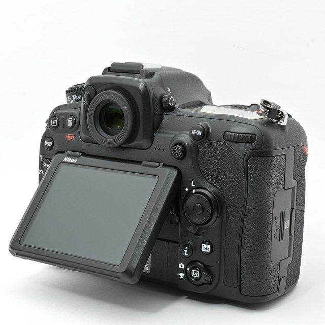 美品＞ Nikon D500 レンズキット｜AF-S DX 16-80mm F2.8-4E VR 付属