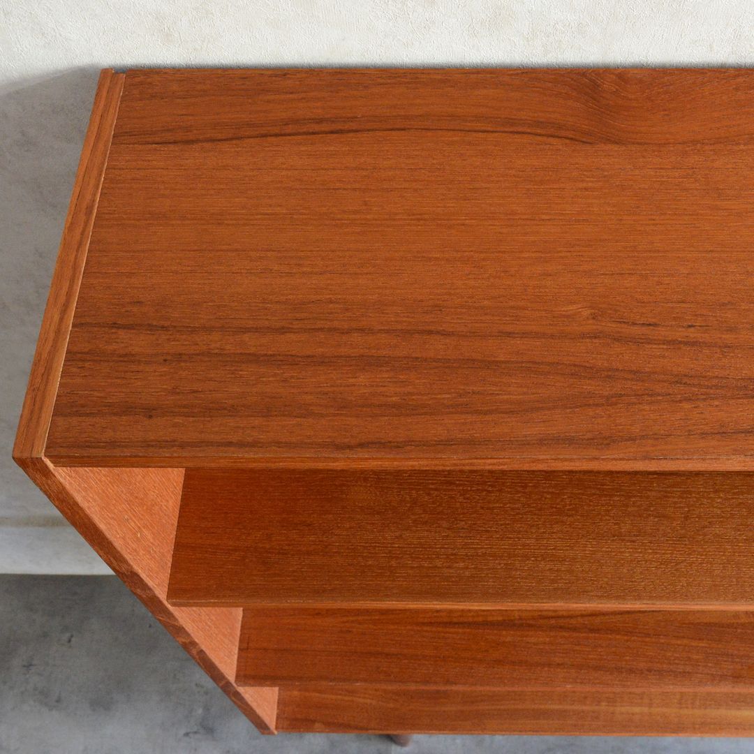 デンマーク 北欧ヴィンテージ チーク ナローオープンシェルフ 北欧家具 飾り棚 デンマーク 北欧ヴィンテージ チーク 3段 オープンシェルフ 飾り棚