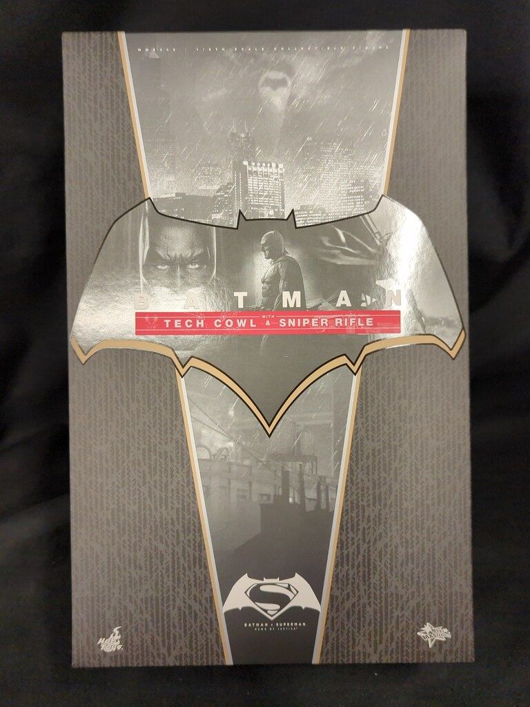 HOTTOYS MOVIE BATMAN WITH TECH COWL MMS 342