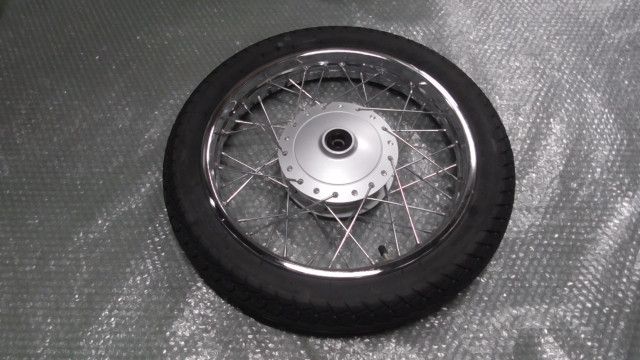 クロスカブ50 AA 06 の フロントホイール タイヤ M 12 振れ弱