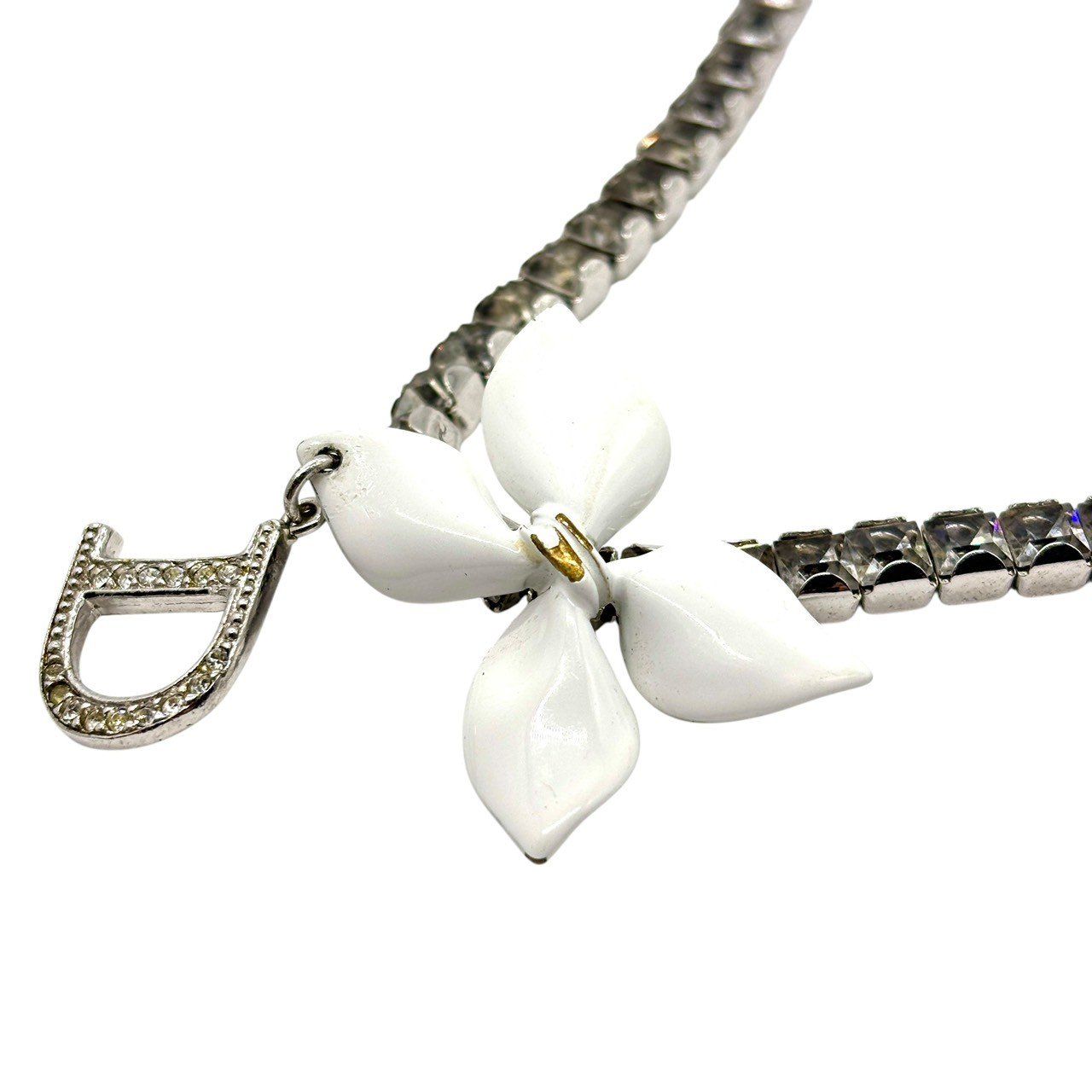 手元に咲く可憐な白】 Christian Dior クリスチャンディオール